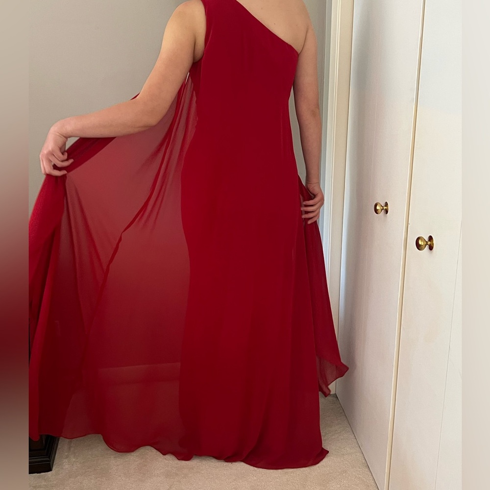 Elegant Red Evening Gown size 4 - Picture 5 of 7